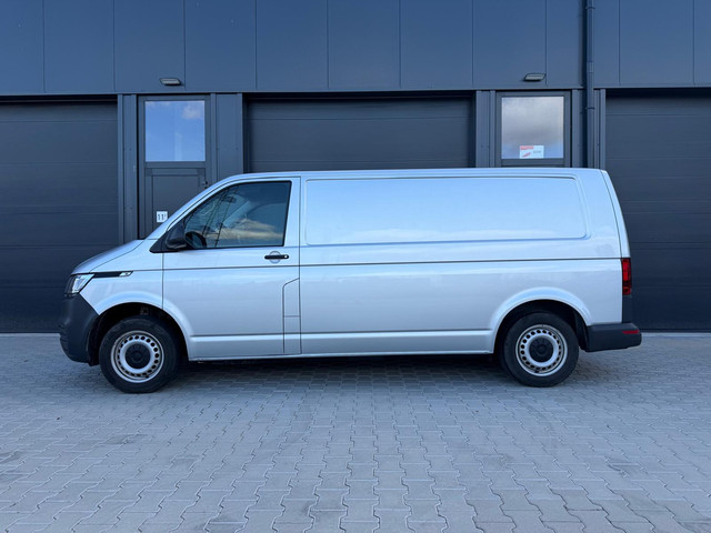 Foto 8 van Volkswagen Transporter 2.0 TDI L2H1 28 / 150 PK / ACC / CLIMA / CARPLAY / werkplaatsinrichting