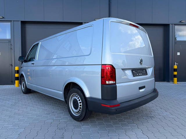 Foto 5 van Volkswagen Transporter 2.0 TDI L2H1 28 / 150 PK / ACC / CLIMA / CARPLAY / werkplaatsinrichting