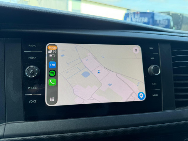 Foto 2 van Volkswagen Transporter 2.0 TDI L2H1 28 / 150 PK / ACC / CLIMA / CARPLAY / werkplaatsinrichting
