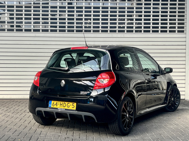Foto 8 van Renault Clio III RS 2.0-16V 200 CUP Rijklaarprijs!