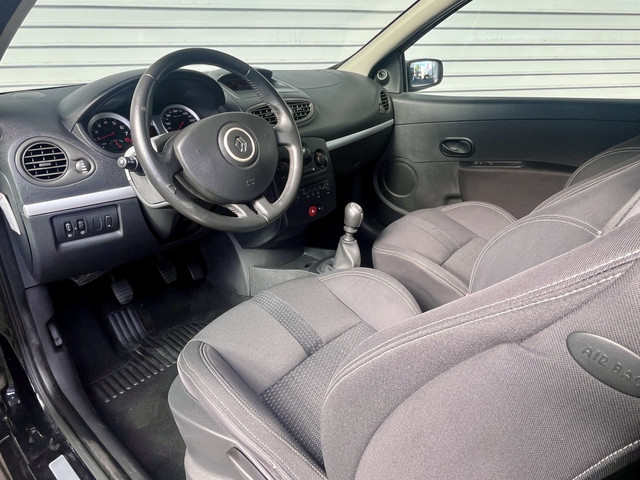 Foto 6 van Renault Clio III RS 2.0-16V 200 CUP Rijklaarprijs!