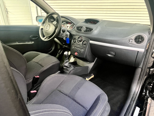Foto 4 van Renault Clio III RS 2.0-16V 200 CUP Rijklaarprijs!