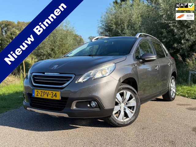 Foto 2 van Peugeot 2008 1.2 PureTech Style / Automaat / Nieuwe distributieriem 11-2025 / Navigatie / Climate Co