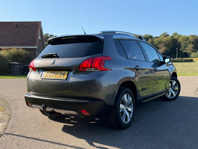 Foto 4 van Peugeot 2008 1.2 PureTech Style / Automaat / Nieuwe distributieriem 11-2025 / Navigatie / Climate Co