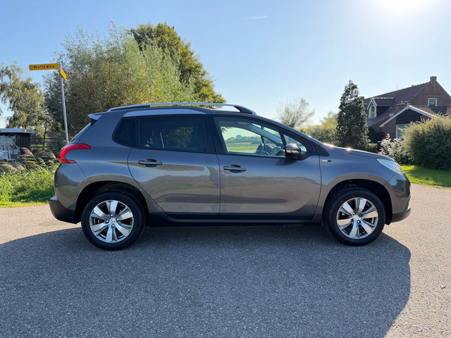 Foto 7 van Peugeot 2008 1.2 PureTech Style / Automaat / Nieuwe distributieriem 11-2025 / Navigatie / Climate Co