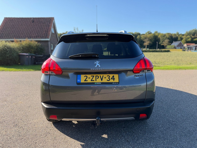 Foto 8 van Peugeot 2008 1.2 PureTech Style / Automaat / Nieuwe distributieriem 11-2025 / Navigatie / Climate Co