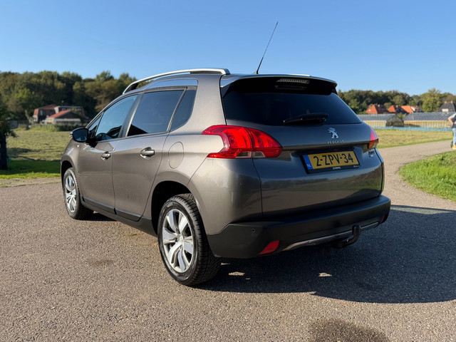 Foto 9 van Peugeot 2008 1.2 PureTech Style / Automaat / Nieuwe distributieriem 11-2025 / Navigatie / Climate Co