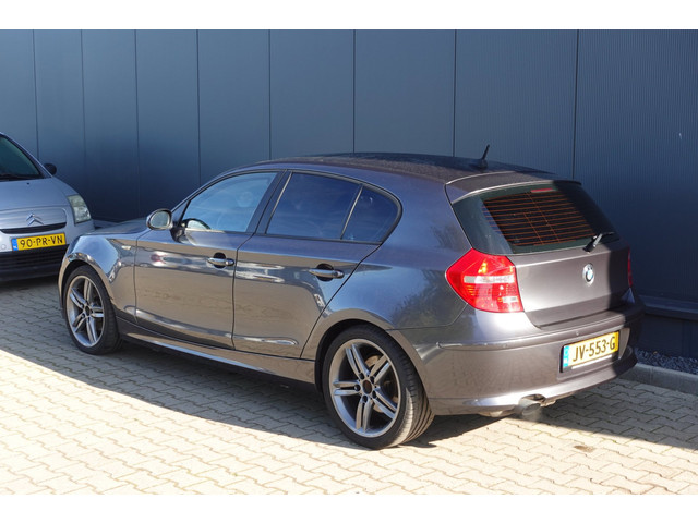 Foto 4 van BMW 1-serie 120i LEDER/NAVI
