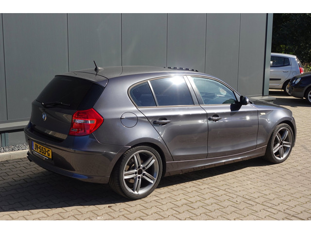 Foto 5 van BMW 1-serie 120i LEDER/NAVI
