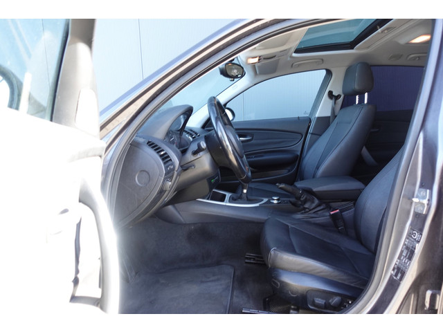 Foto 7 van BMW 1-serie 120i LEDER/NAVI