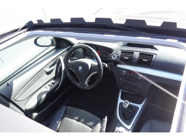 Foto 10 van BMW 1-serie 120i LEDER/NAVI