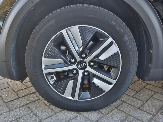 Foto 10 van Kia Niro 1.6 GDi Hybrid DynamicPlusLine | Leder | Stoel- & Stuurverwarming | Dodehoek Assistentie |