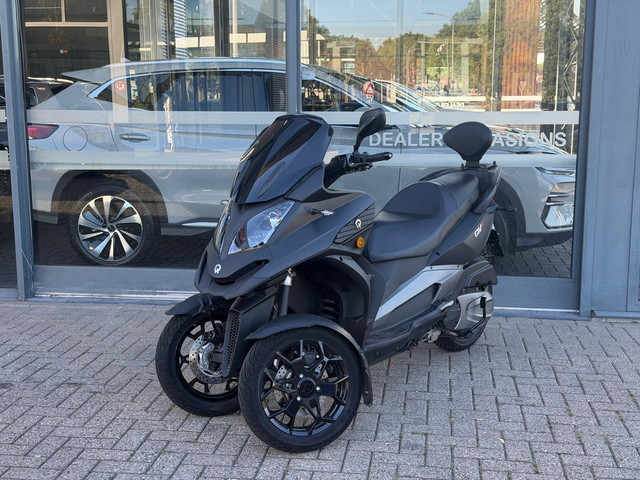 Foto 2 van Quadro Scooter 3