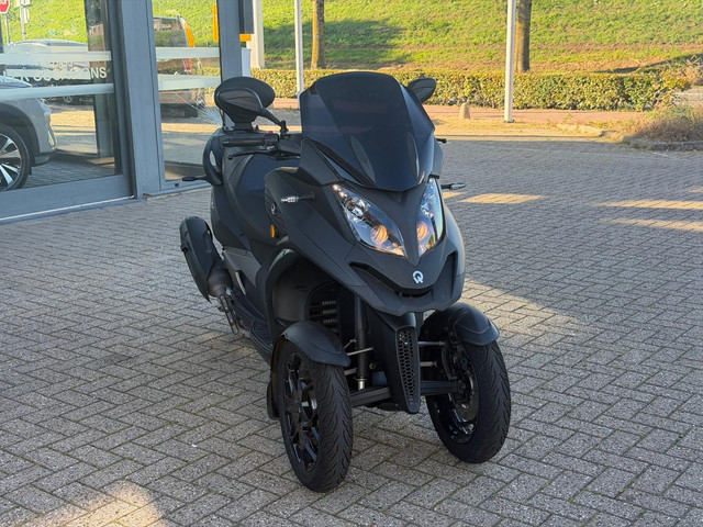 Foto 3 van Quadro Scooter 3