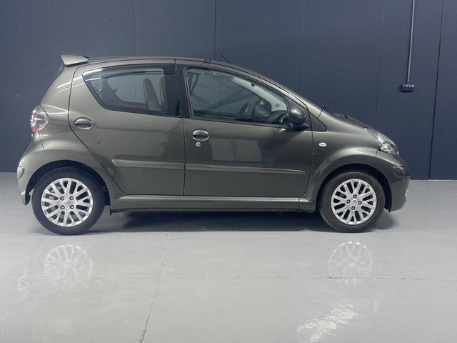Foto 5 van Toyota Aygo 1.0| 5-deurs | NAP | Airco | Elektrische ramen | Centrale deurvergrendeling met afstands