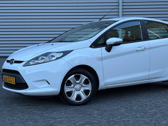 Foto 8 van Ford Fiesta 1.25 Titanium 5 Deurs Airco Cruise Control APK