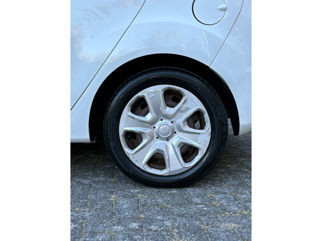 Foto 7 van Ford Fiesta 1.25 Titanium 5 Deurs Airco Cruise Control APK