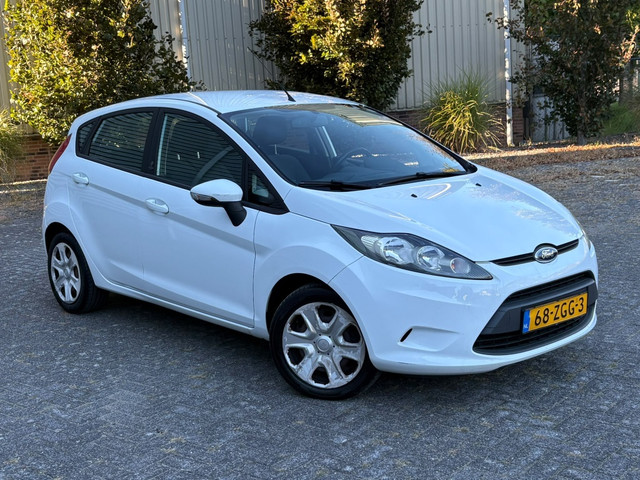 Foto 6 van Ford Fiesta 1.25 Titanium 5 Deurs Airco Cruise Control APK