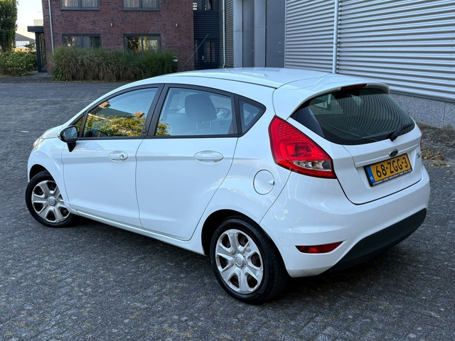 Foto 2 van Ford Fiesta 1.25 Titanium 5 Deurs Airco Cruise Control APK