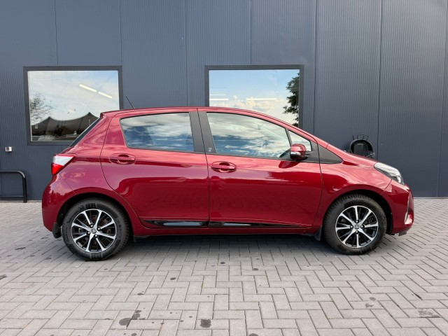 Foto 8 van TOYOTA YARIS 1.5 Hybrid Bi-Tone AUT / Camera, Navi, Bluetooth, LM velgen