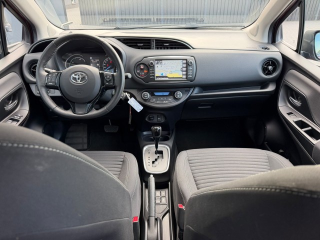 Foto 2 van TOYOTA YARIS 1.5 Hybrid Bi-Tone AUT / Camera, Navi, Bluetooth, LM velgen