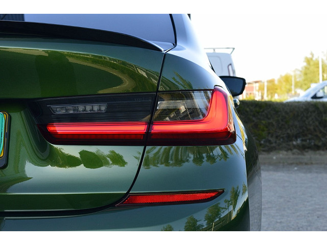 Foto 7 van BMW 3-serie 320i M-Sport Indivdual Rijklaarprijs-Garantie Schuifdak Leder Interieur Apple/Android Le