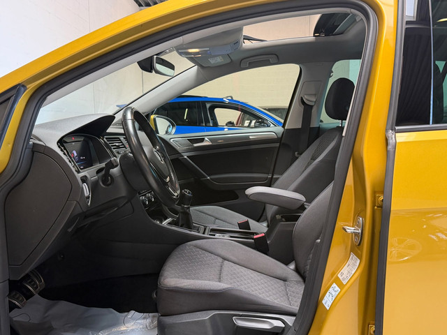 Foto 10 van Volkswagen Golf 1.0 TSI R Line Join - PANORAMDAK - VIRTUAL - 16 INCH - CARPLAY - CAMERA