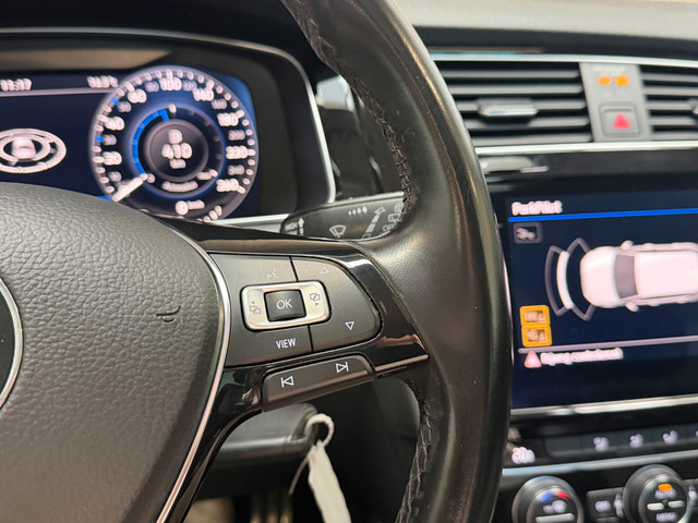 Foto 4 van Volkswagen Golf 1.0 TSI R Line Join - PANORAMDAK - VIRTUAL - 16 INCH - CARPLAY - CAMERA