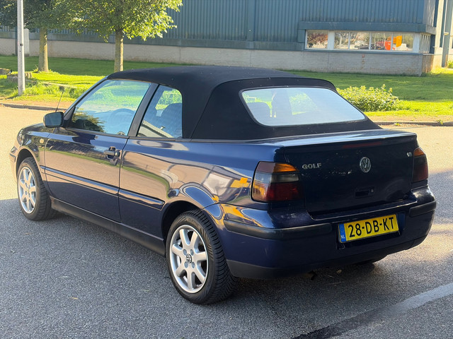 Foto 4 van Volkswagen Golf Cabriolet 1.8 Trendline 113DKM! Velgen! 1999!