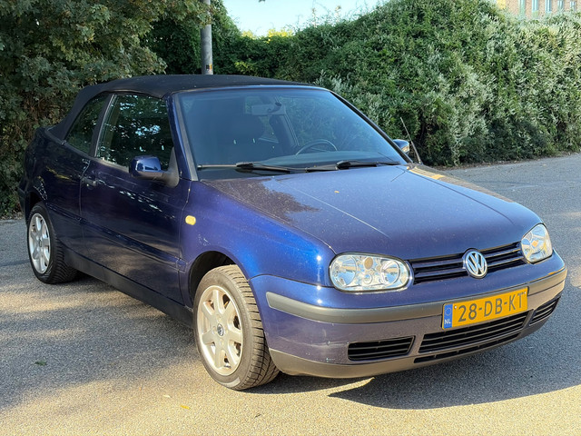 Foto 10 van Volkswagen Golf Cabriolet 1.8 Trendline 113DKM! Velgen! 1999!