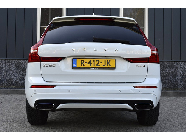 Foto 3 van Volvo XC60 2.0 T6 AWD R-Design Rijklaarprijs-Garantie Panorama dak Trekhaak Apple/Android Led Camera