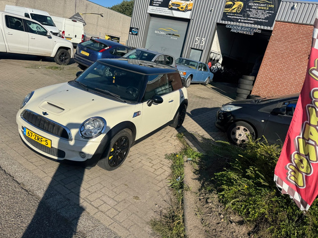 Foto 2 van Mini Cooper S 1.6 R56 Leer Pano Dak Nwe APK ELKE ZONDAG OPEN