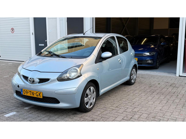 Foto 2 van Toyota Aygo 1.0 5Deurs - Airco - Centraal vergrendeling -