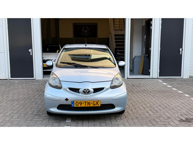 Foto 3 van Toyota Aygo 1.0 5Deurs - Airco - Centraal vergrendeling -