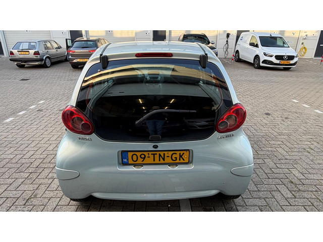 Foto 6 van Toyota Aygo 1.0 5Deurs - Airco - Centraal vergrendeling -