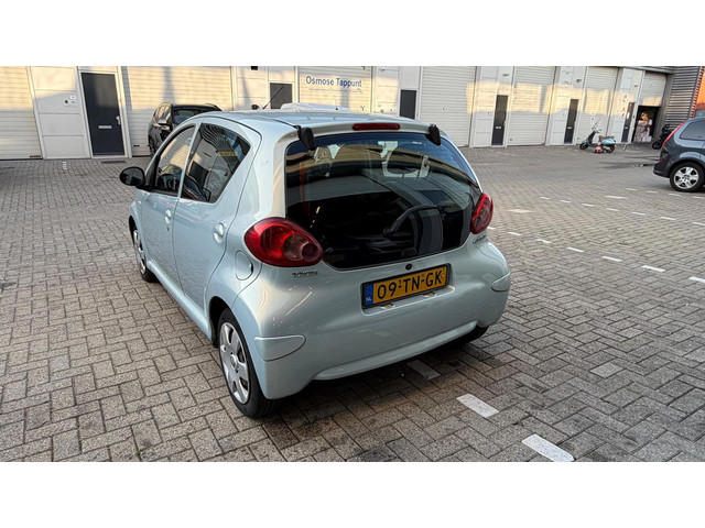 Foto 7 van Toyota Aygo 1.0 5Deurs - Airco - Centraal vergrendeling -