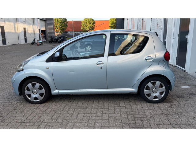 Foto 8 van Toyota Aygo 1.0 5Deurs - Airco - Centraal vergrendeling -