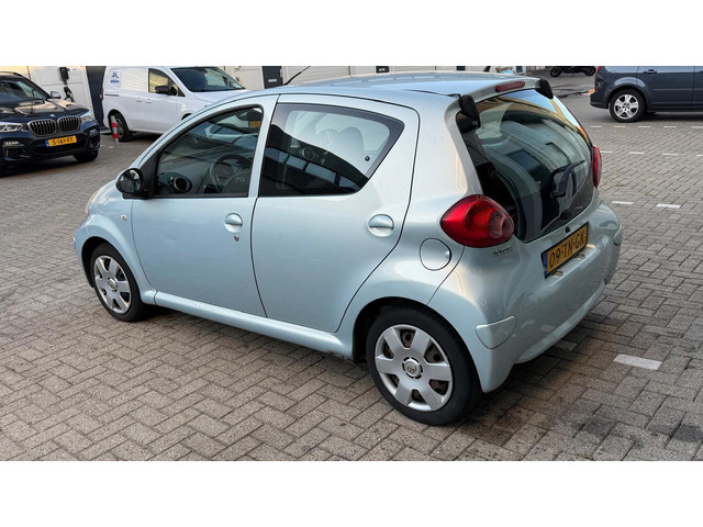Foto 9 van Toyota Aygo 1.0 5Deurs - Airco - Centraal vergrendeling -