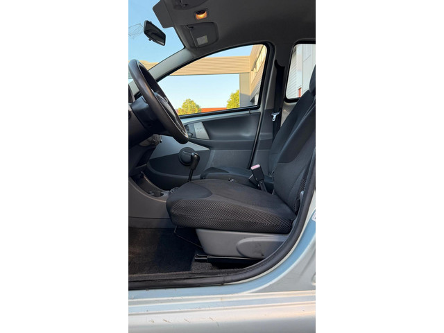 Foto 10 van Toyota Aygo 1.0 5Deurs - Airco - Centraal vergrendeling -