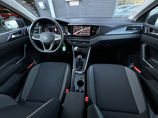 Foto 2 van Volkswagen Polo 1.0 TSI Life Business/1STE EIG/NAVI/CARPLAY/NL-AUTO NAP!!