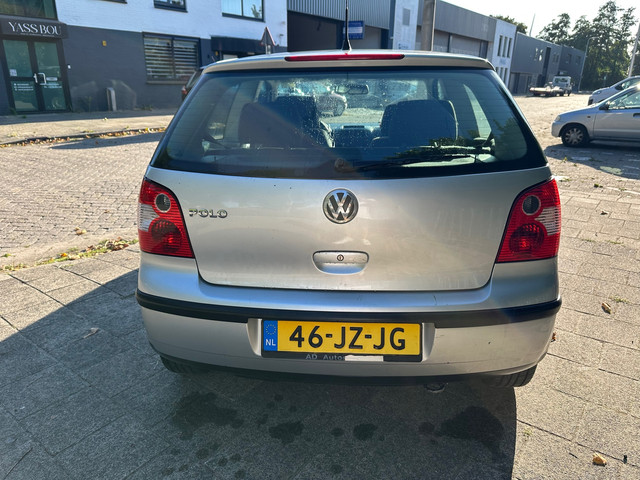 Foto 6 van Volkswagen Polo MET CRUISE CONT, AIRCO & JAAR APK!