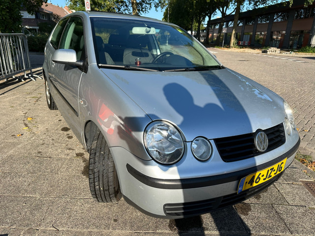 Foto 9 van Volkswagen Polo MET CRUISE CONT, AIRCO & JAAR APK!