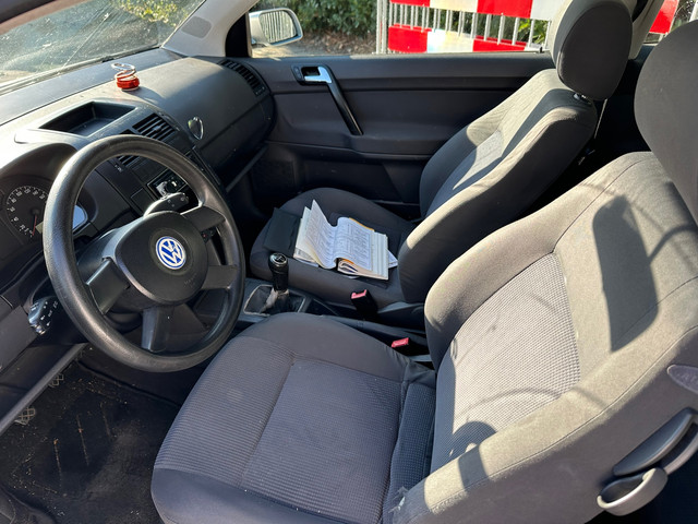 Foto 2 van Volkswagen Polo MET CRUISE CONT, AIRCO & JAAR APK!
