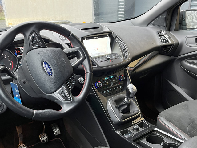 Foto 4 van Ford Kuga 1.5 150 pk ST-Line X trekhaak, apple carplay, winterpack, a-camera, lederen bekleding, nav