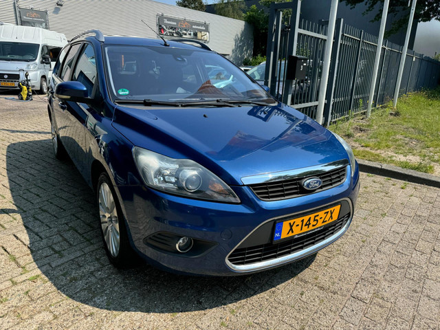Foto 3 van Ford Focus Wagon 1.8 Titanium Flexi Fuel clima, elec pakket, alu wielen, getint glas navigatie, 107.