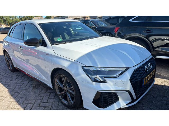 Foto 3 van Audi A3 Sportback 35 TFSI S edition Automaat | Airco | CarPlay | Virt. Cockpit | Vol opties | Inruil