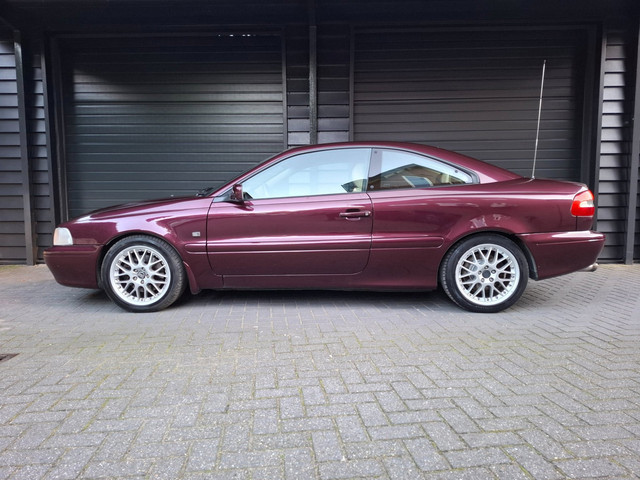 Foto 2 van Volvo C70 Coupé 2.3 T-5 Prestige AUT 239 PK luxe auto