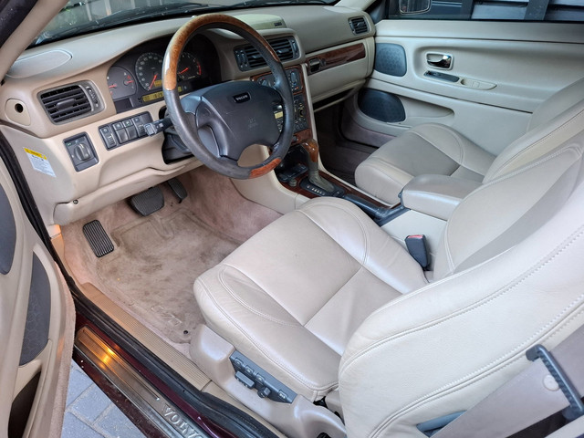 Foto 3 van Volvo C70 Coupé 2.3 T-5 Prestige AUT 239 PK luxe auto