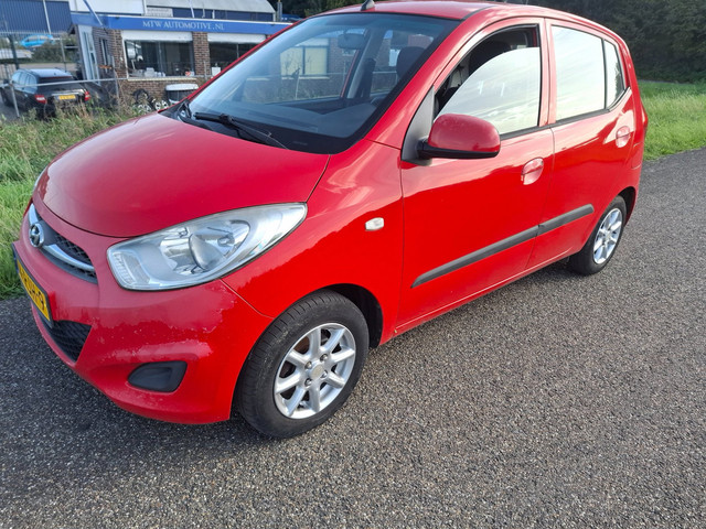 Foto 8 van Hyundai I10 1.1 i-Drive Cool Keering lek