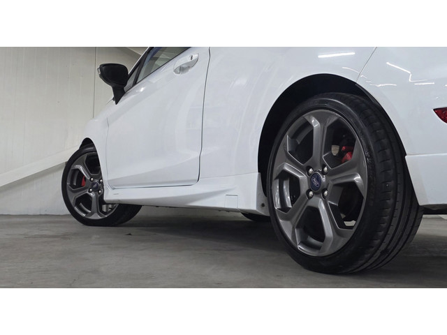 Foto 6 van Ford Fiesta 1.6 ST2 DB VV in 2025 182PK Recaro Stock Keyless Netjes!
